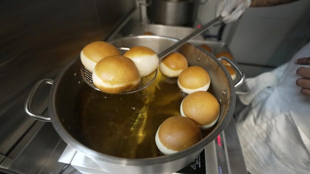 doughnuts-in-oil.jpg 