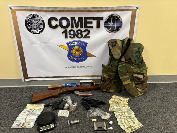 comet-arrests-0605.jpg 