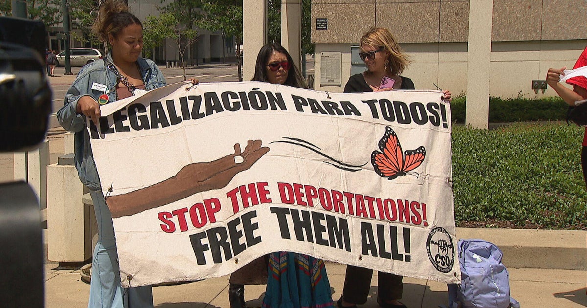 Immigration advocates call on ICE agents to stay out of Denver's courthouses 