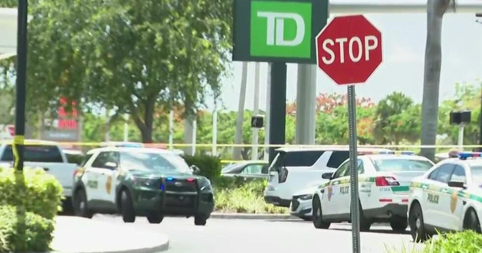 Two men injured in southwest Miami-Dade stabbing, sheriff's office says 